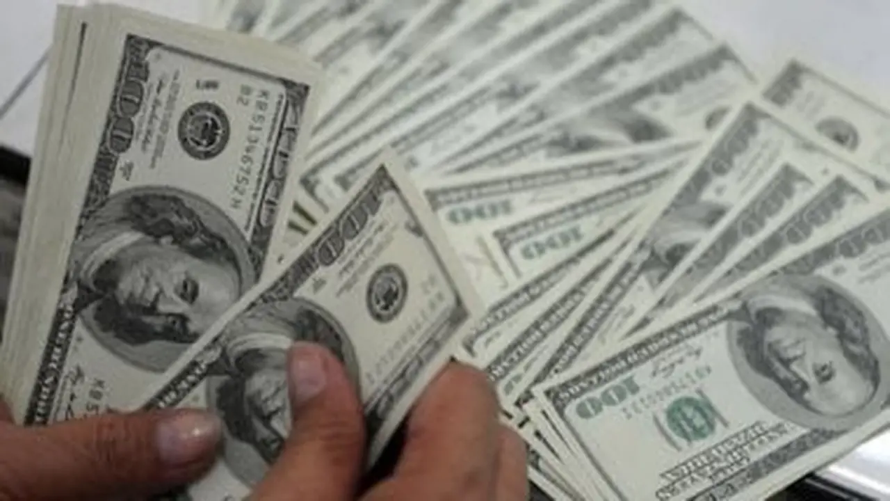 تحديثات الصرف.. سعر الدولار أمام الجنيه في البنوك المصرية خلال تعاملات الجمعة